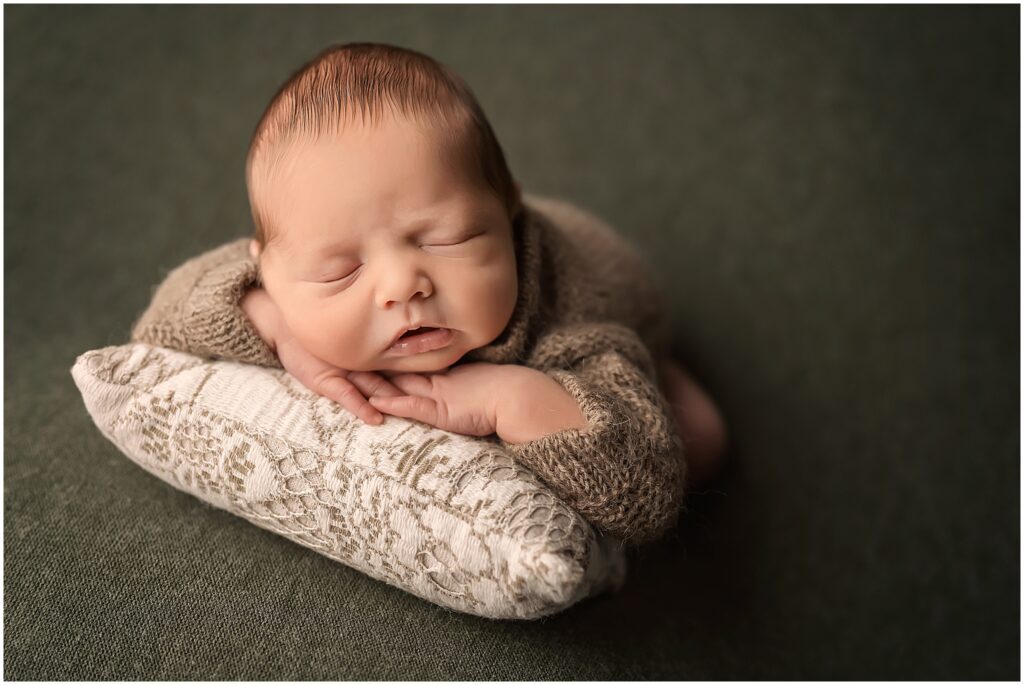 newborn photographer in London Ontario